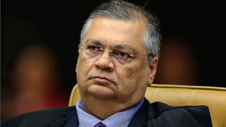 Dino exige que União, Roraima e outros nove estados apresentem plano contra queimadas