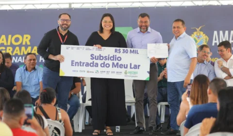 Wilson Lima paga novos subsídios para 205 famílias beneficiadas pelo Amazonas Meu Lar