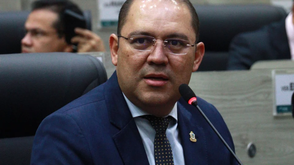 Rosivaldo Cordovil usa “cotão” para contratar empresa ligada à chefe de gabinete