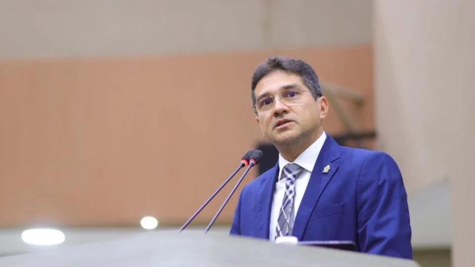 Jander Lobato assume interinamente a presidência da CMM enquanto David Reis viaja