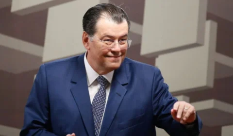 Eduardo Braga confirma pré-candidatura à reeleição ao Senado em 2026