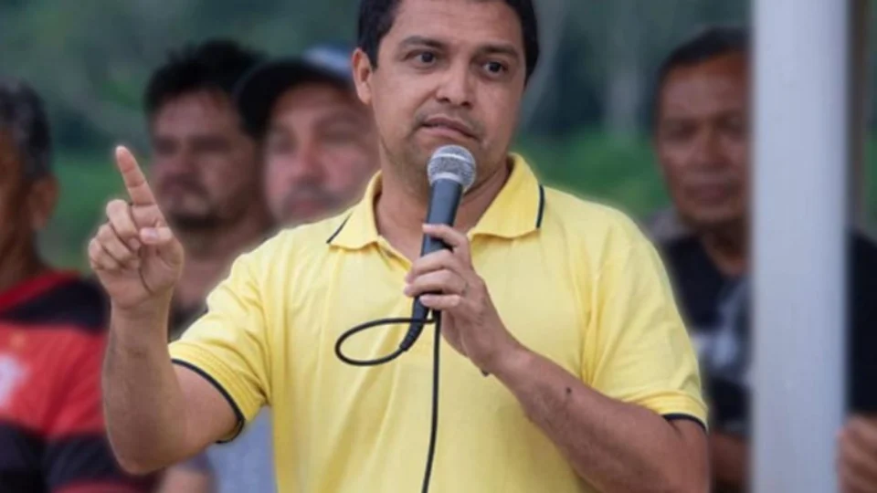 Ex-prefeito de Nova Olinda do Norte mantém publicações administrativas mesmo fora do cargo