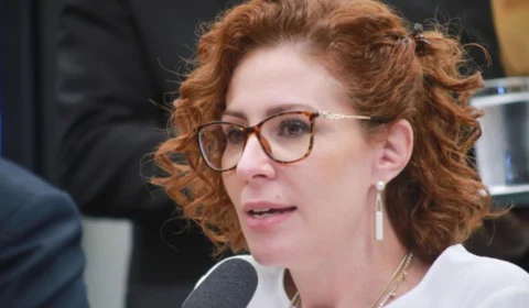 TRE-SP cassa mandato de Carla Zambelli por abuso de poder político