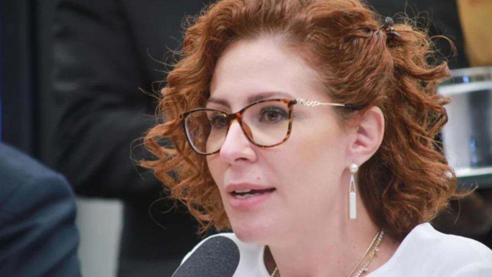 TRE-SP cassa mandato de Carla Zambelli por abuso de poder político