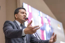 Péricles acionará MP e TCE-AM contra prefeito de Tefé por contratos milionários com cantores