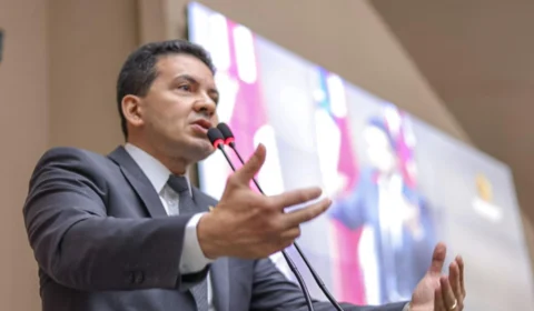 Péricles acionará MP e TCE-AM contra prefeito de Tefé por contratos milionários com cantores