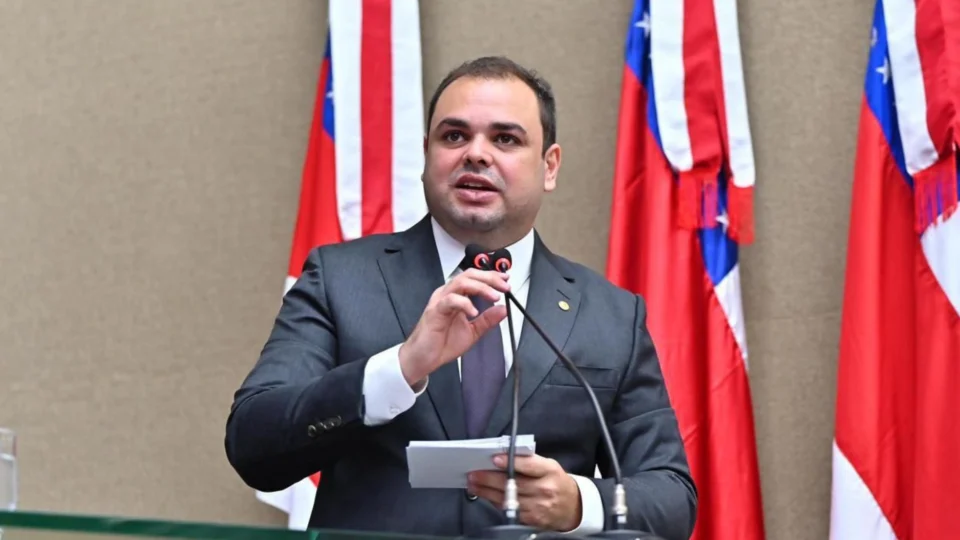 Roberto Cidade anuncia concurso público para a Aleam em 2025