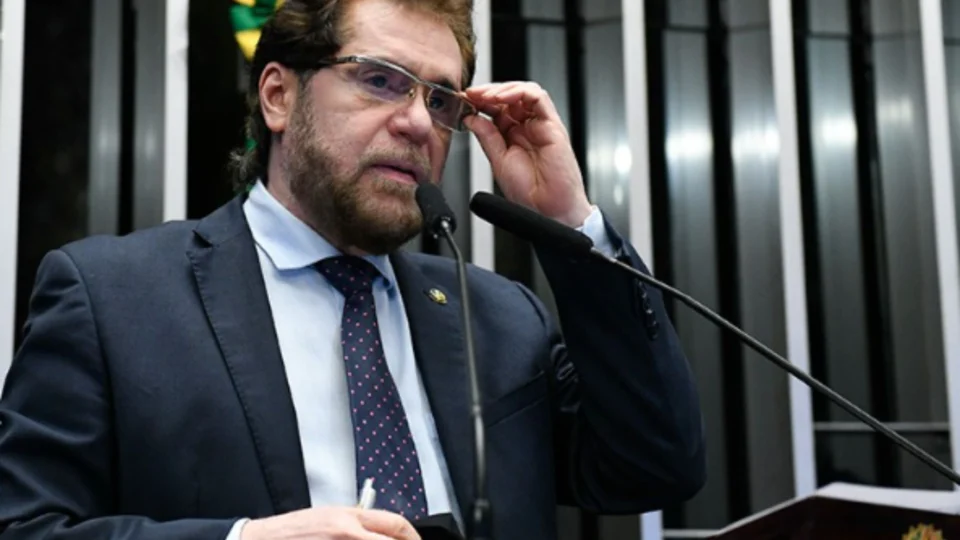 Plínio Valério solicita investigação sobre acordo entre governo Lula e multinacional Ambipar