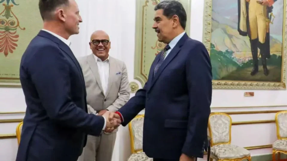 Maduro se reúne com enviado especial de Trump na Venezuela