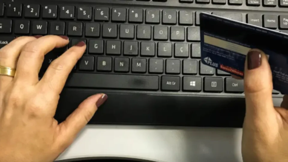 Receita Federal irá monitorar dados de cartão de crédito e Pix