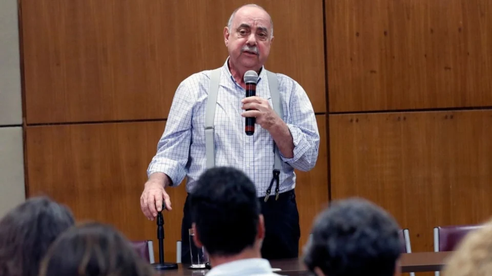 Em tratamento contra câncer, prefeito reeleito de Belo Horizonte é empossado virtualmente