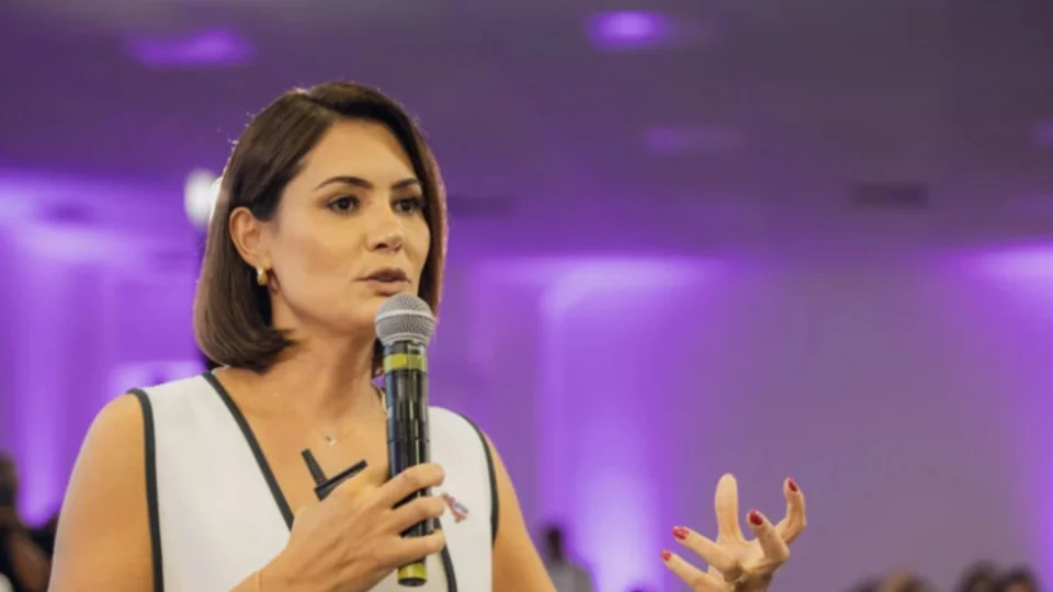 Michelle Bolsonaro critica Lula por apoio a ditadura de Maduro