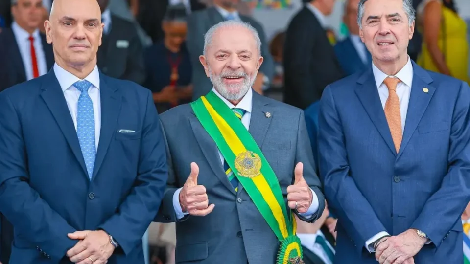 Lula, ministros do STF e parlamentares terão aumento salarial