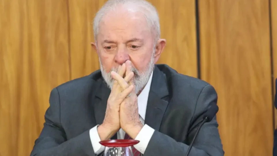 Pesquisa revela que 49,8% dos brasileiros desaprovam Governo Lula
