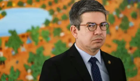 Líder do governo petista diz que posse de Maduro é “ilegítima e farsante”