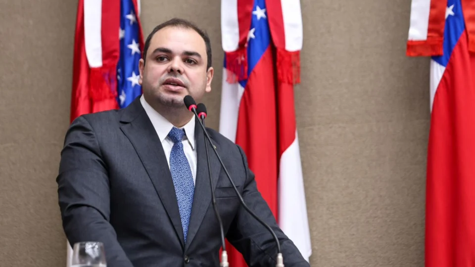 Roberto Cidade solicita informações da prefeitura sobre medidas de prevenção a desastres em Manaus