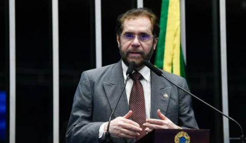 Plínio Valério sinaliza saída do PSDB caso fusão com o PSD se concretize