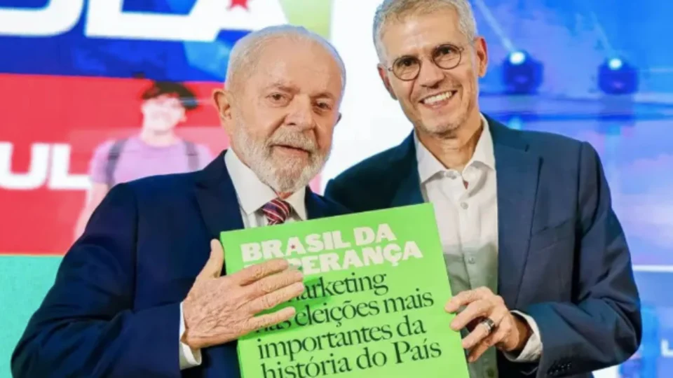 Lula demite Paulo Pimenta da Secom e Sidônio Palmeira assume a pasta