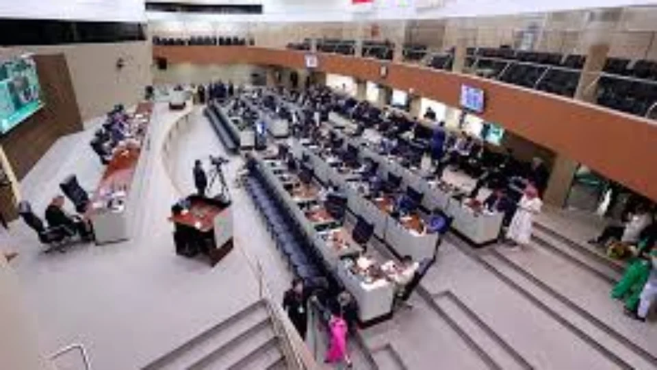 Justiça esclarece erro e confirma reajuste salarial dos vereadores de Manaus