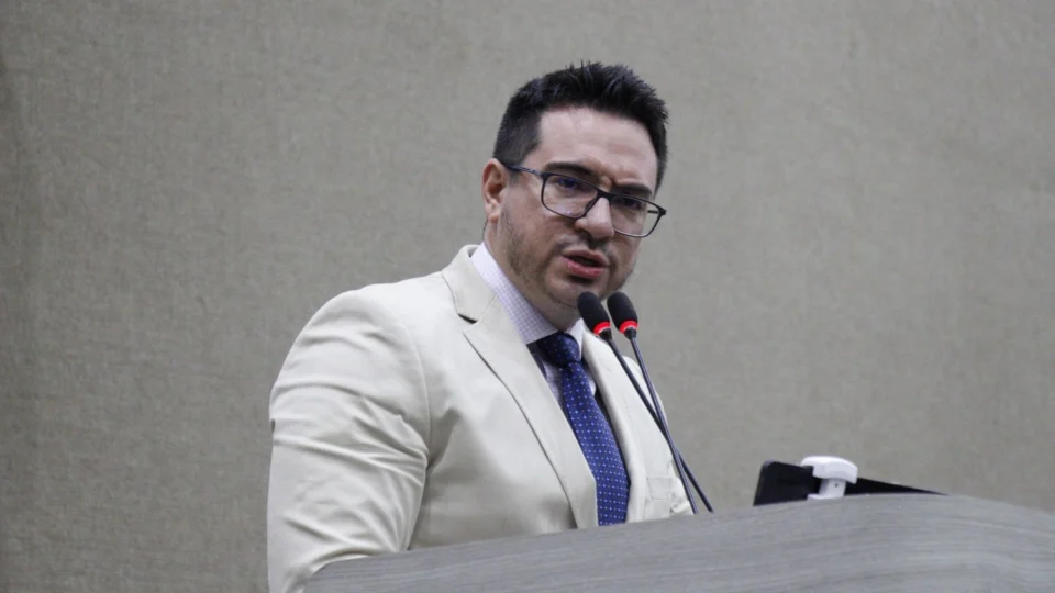 Vereador ingressa na Justiça para suspensão do aumento da tarifa de água em Manaus