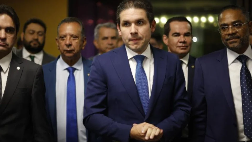 Deputados fazem bolão e apostam de 433 a 500 votos para Hugo Motta