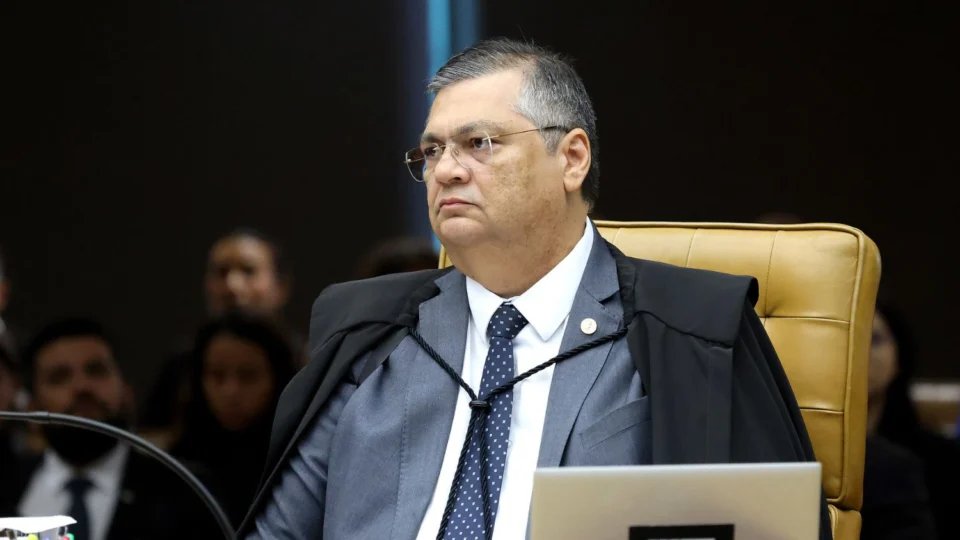 Dino quer discutir orçamento do Brasil no STF antes do Congresso