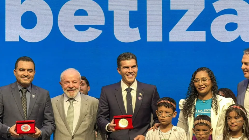 Governo de Helder Barbalho recebe Selo Ouro no Prêmio Nacional de Alfabetização