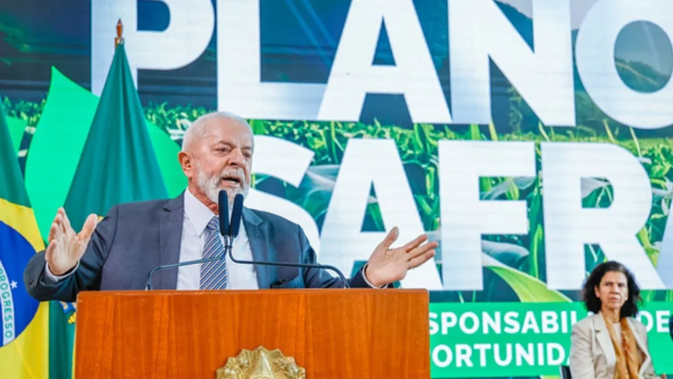 Economia em crise: governo Lula suspende Plano Safra