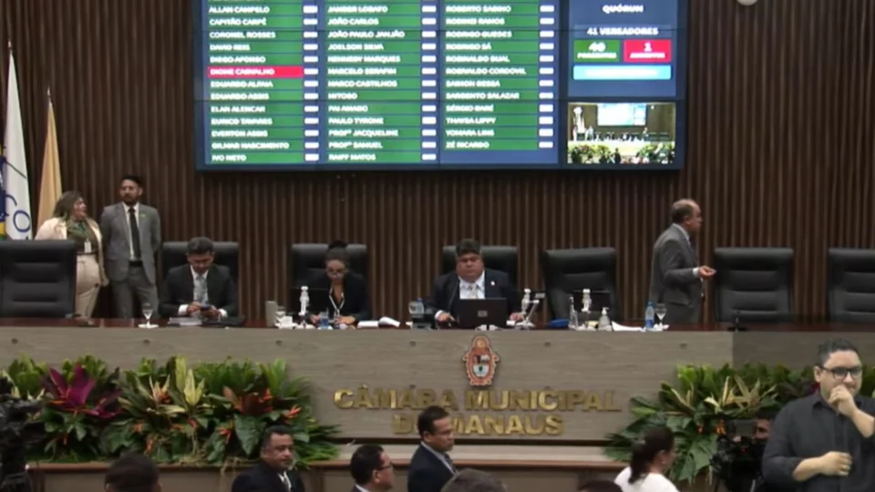 Vereadores suspendem primeira sessão plenária para definir lideranças e blocos partidários na CMM