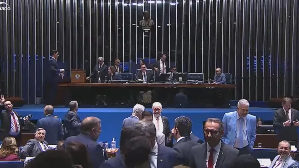 Senado inicia disputa pela presidência com Alcolumbre liderando expectativas