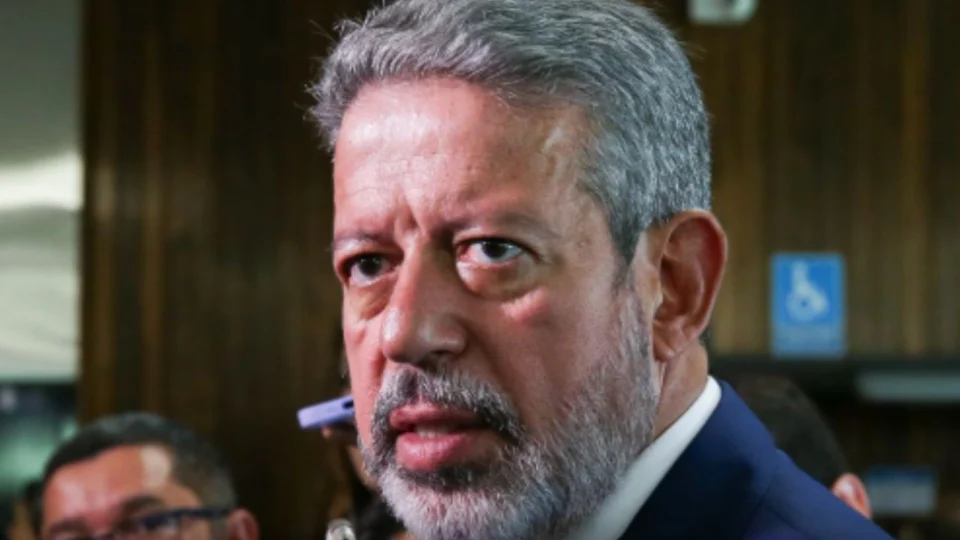 Lira prevê eleição rápida e destaca amplo apoio a Hugo Motta