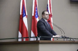 Roberto Cidade anuncia concurso público da Aleam neste ano