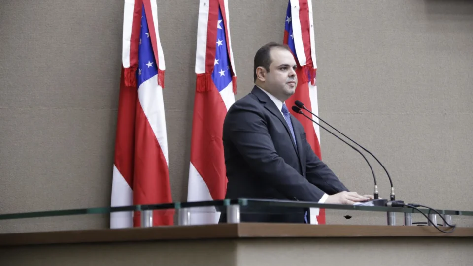 Roberto Cidade anuncia concurso público da Aleam neste ano