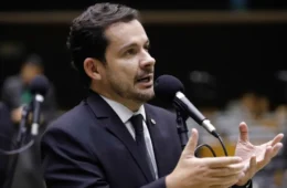 Alberto Neto cobra Motta a pautar anistia do 8/1 mesmo sem se comprometer com aprovação