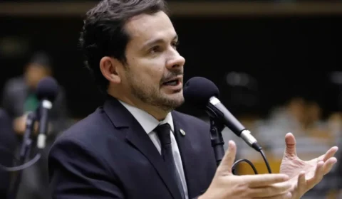 Alberto Neto cobra Motta a pautar anistia do 8/1 mesmo sem se comprometer com aprovação