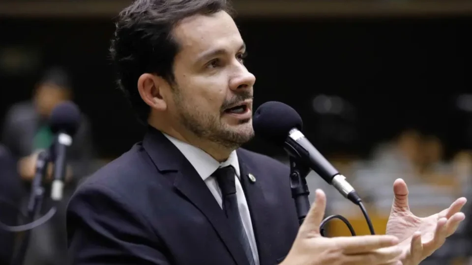 Alberto Neto cobra Motta a pautar anistia do 8/1 mesmo sem se comprometer com aprovação