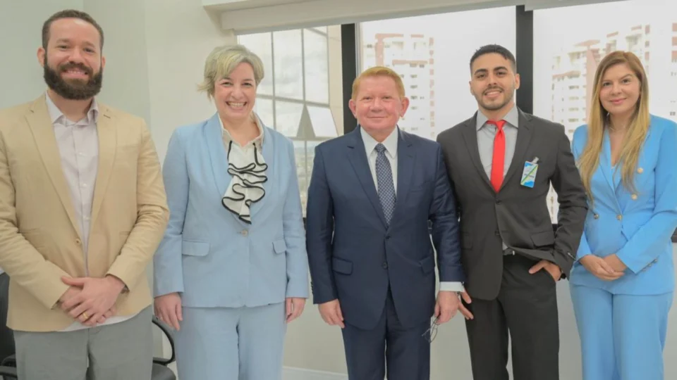 Candidatos aprovados em concurso são empossados para atuar como delegatários de cartórios no AM