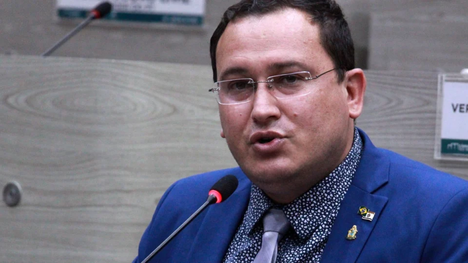 Raiff Matos diz que só apoiará empréstimo de R$ 2 bilhões se houver benefícios para a população