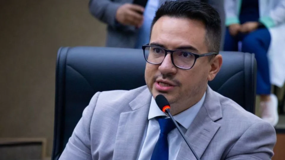 Rodrigo Guedes denúncia ‘manobra’ para impedir convocação de diretor da Ageman na CMM