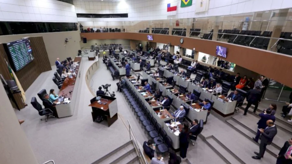 Pesquisa: 49,1% dos manauaras reprovam atuação dos vereadores da CMM