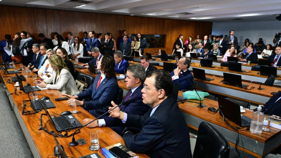 Eduardo Braga é escolhido relator do segundo texto da reforma tributária