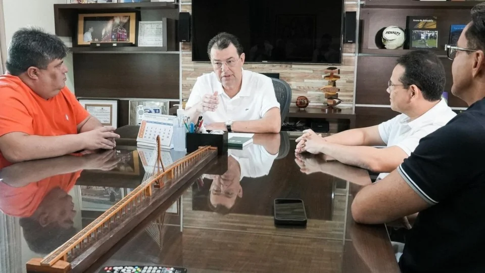 Eduardo Braga se reune com base aliada de David Almeida