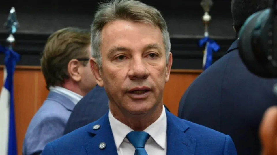 Denarium anuncia pagamento antecipado de salários para servidores estaduais