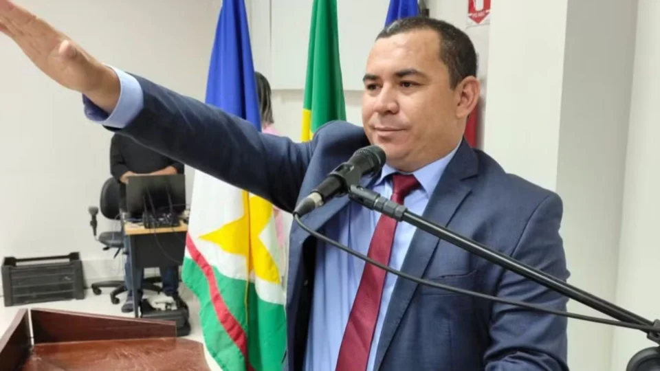 Prefeito de Rorainópolis contrata empresa de secretário de Obras por R$ 320 mil sem licitação