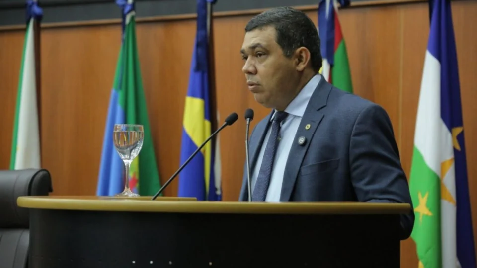 Exoneração de Cecília Lorenzon da Saúde é ‘vitória’, mas crise persiste, diz presidente da ALE-RR