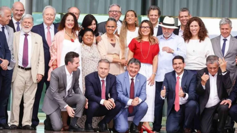 Treze ministros de Lula têm vacinação incompleta contra Covid-19