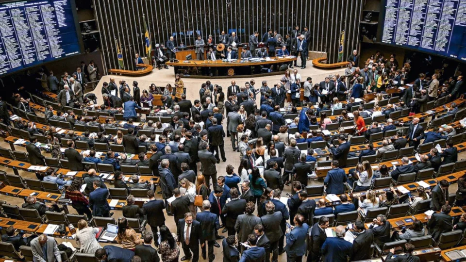 Ampliação de vagas na Câmara pode elevar bancada do Amazonas para 10 deputados
