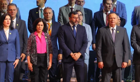 Wilson Lima destaca acordo de municípios do AM a criarem planos de adaptação às mudanças climáticas