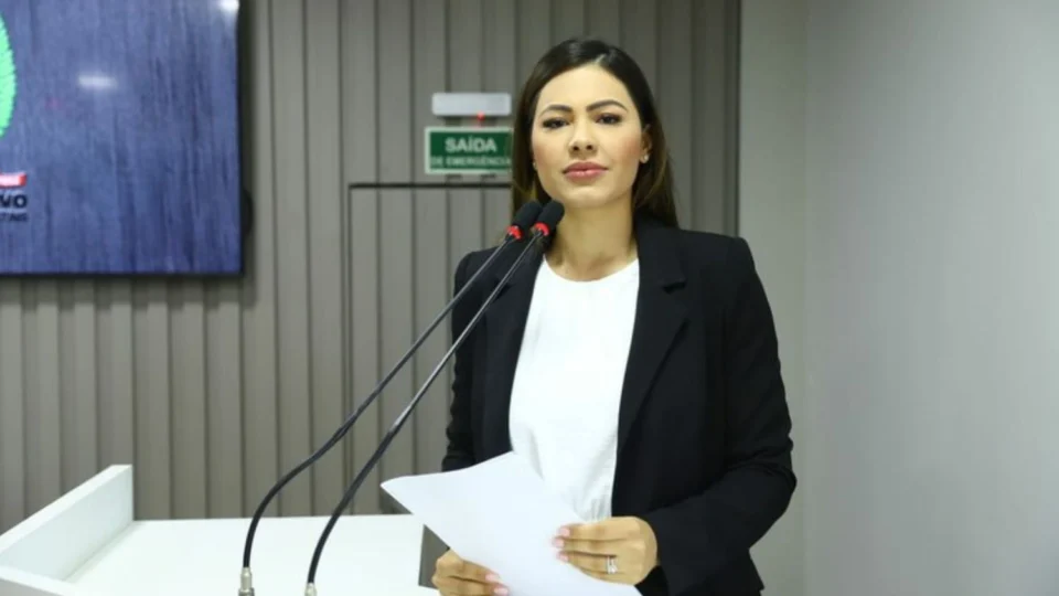 Brena Dianná pode assumir vaga na ALEAM após reestruturação no governo Wilson Lima