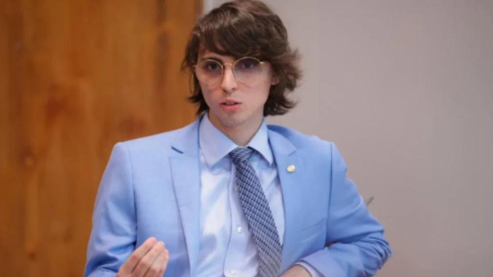 Amom Mandel rebate críticas de David Almeida sobre emendas parlamentares para Manaus